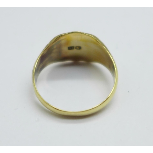 1044 - An 18ct gold signet ring, Chester 1904, 3.4g, M