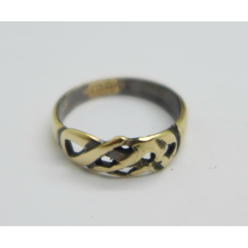 1047 - A 9ct gold knot ring, 2g, J