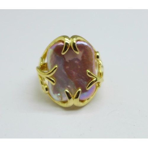 1048 - A large silver gilt purple Keshi pearl ring, P