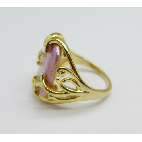 1048 - A large silver gilt purple Keshi pearl ring, P