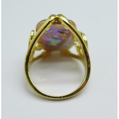 1048 - A large silver gilt purple Keshi pearl ring, P