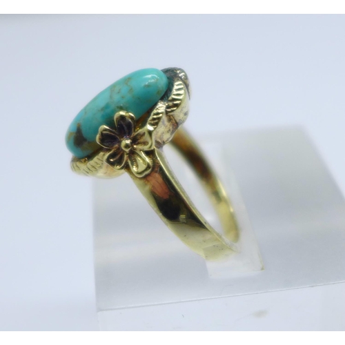 1059 - A 925 and silver gilt and turquoise ring, P