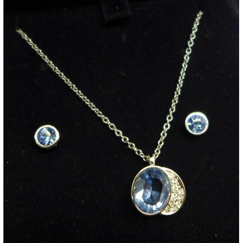 1060 - A Swarovski pendant and a pair of earrings, with gift box