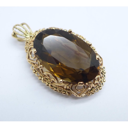 1065 - A large yellow metal set smoky quartz pendant or brooch, continental mark, 16.6g, stone 30mm x 19mm