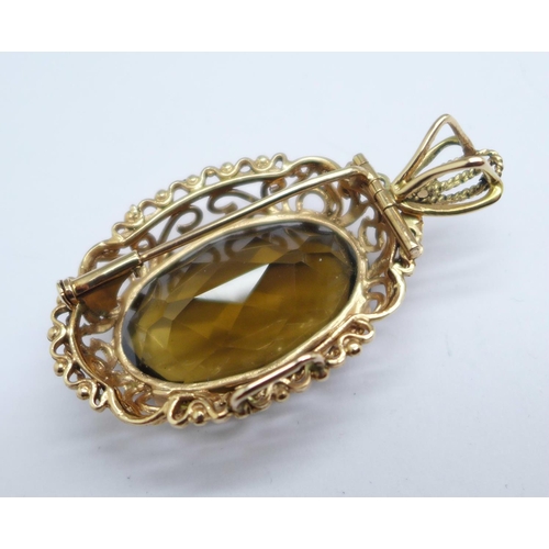 1065 - A large yellow metal set smoky quartz pendant or brooch, continental mark, 16.6g, stone 30mm x 19mm