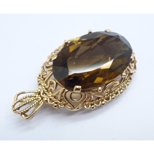 1065 - A large yellow metal set smoky quartz pendant or brooch, continental mark, 16.6g, stone 30mm x 19mm