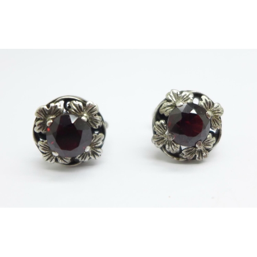 1078 - A pair of silver and garnet set Arts and Crafts earrings with screw backs, 13mm diameter