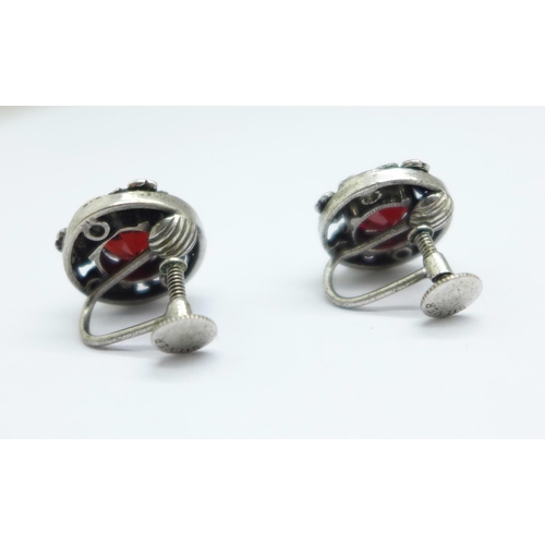 1078 - A pair of silver and garnet set Arts and Crafts earrings with screw backs, 13mm diameter