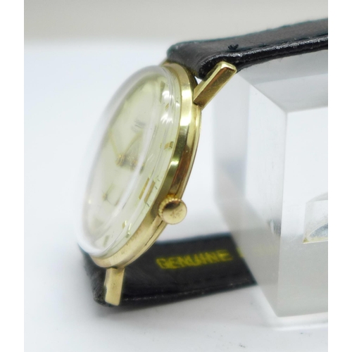 1122 - A 9ct gold cased Everite wristwatch