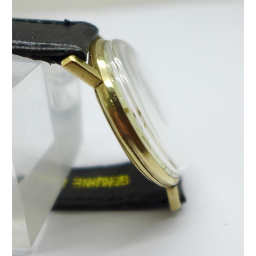 1122 - A 9ct gold cased Everite wristwatch