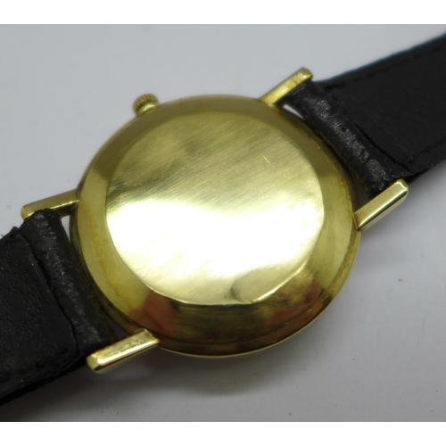 1122 - A 9ct gold cased Everite wristwatch