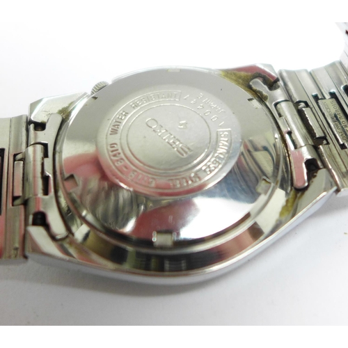 1123 - A Seiko 5 automatic wristwatch with day and date