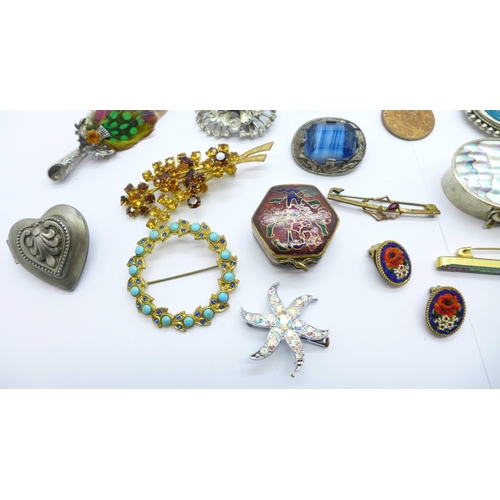 1138 - Fifteen brooches, two pill boxes, a pair of earrings and a pendant