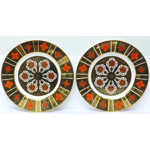 609 - A pair of Burtondale plates, 27cm