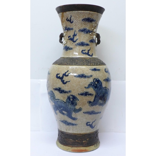 627 - A large c.1900 Chinese vase, decorated with foo dogs, 46cm, a/f