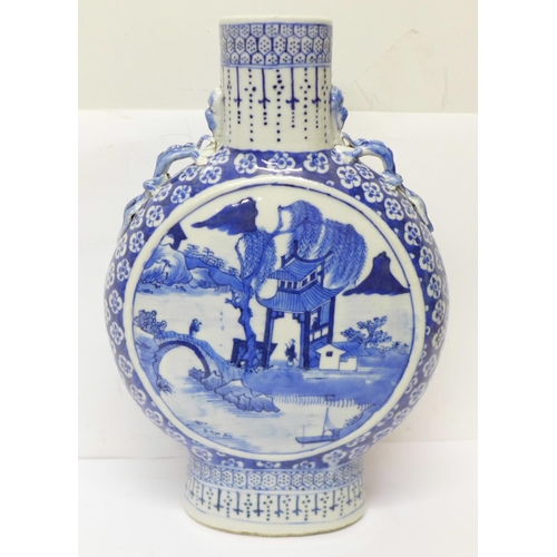 631 - A Chinese 19th Century moon flask vase, 26cm