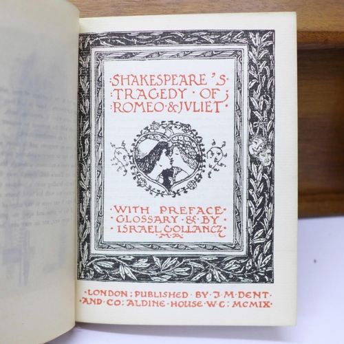 633 - A collection of Works of William Shakespeare miniature books in an oak box, published by J.M. Dent &... 