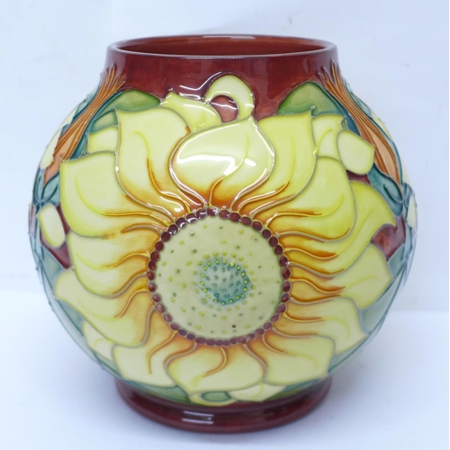 634 - A Moorcroft sunflower globular vase, dated '94, 17cm