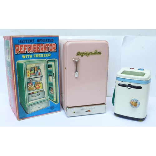 642 - A tin-plated Battery Operated Refrigerator, made in Japan, boxed, and a tin-plate Automatic Washer, ... 