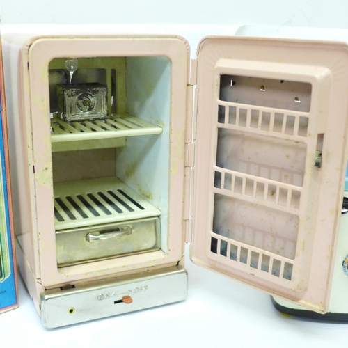 642 - A tin-plated Battery Operated Refrigerator, made in Japan, boxed, and a tin-plate Automatic Washer, ... 