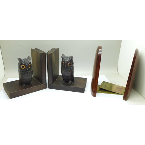 660 - Two pairs of bookends including carved owls with glass eyes, chip to ear