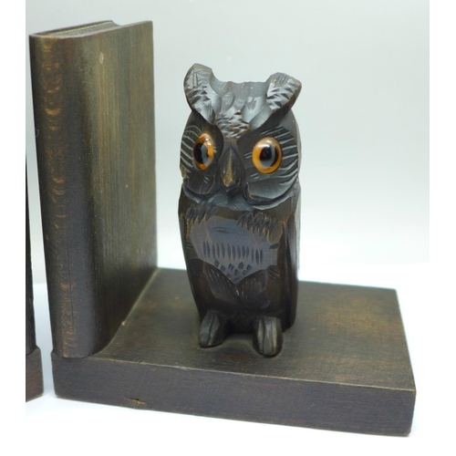 660 - Two pairs of bookends including carved owls with glass eyes, chip to ear