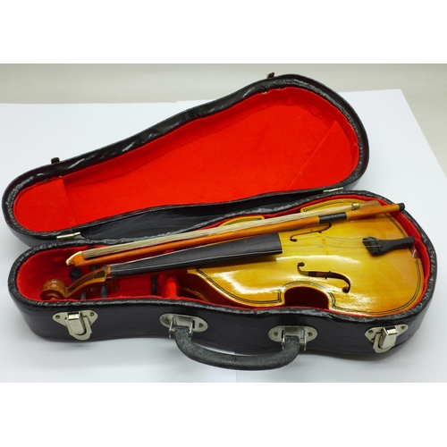 662 - A miniature cello, cased, 23.5cm