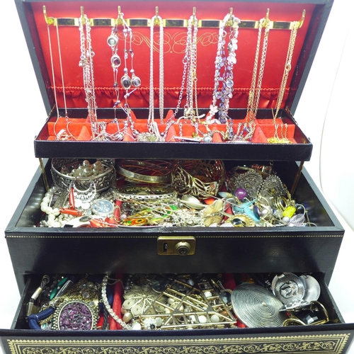 701 - A jewellery box containing costume and fashion jewellery