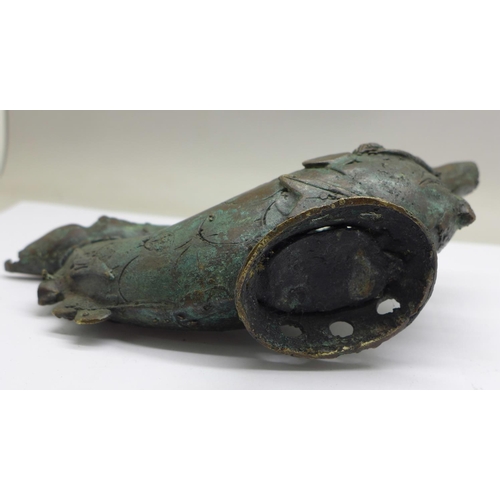 733 - A bronze Roman style lamp, 19cm