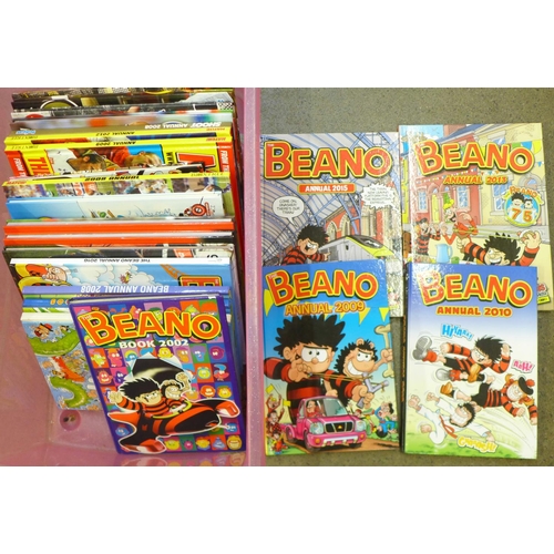 769 - Children's annuals, Beano, Shoot, etc.