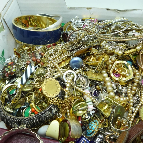 786 - Costume jewellery, etc.