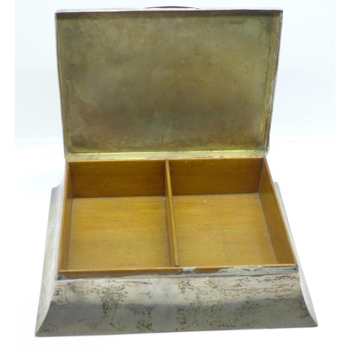 810 - A silver bridge/card box, Birmingham 1908, total gross weight 408g, base 17cm