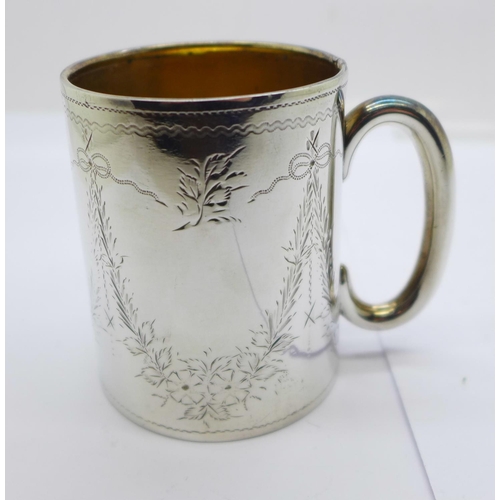 817 - A silver christening mug, Birmingham 1905, 78g