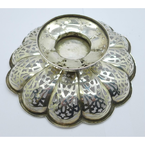 818 - A pierced silver dish, Birmingham 1923, 82g, 13cm