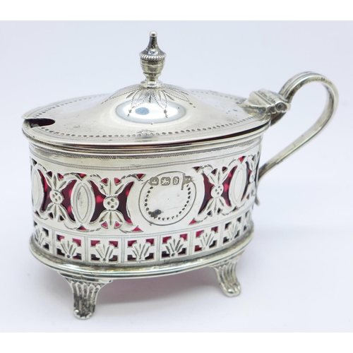 820 - A late Victorian silver mustard pot with cranberry glass liner, Sheffield 1896, Walker & Hall, 79g