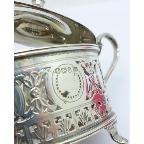 820 - A late Victorian silver mustard pot with cranberry glass liner, Sheffield 1896, Walker & Hall, 79g