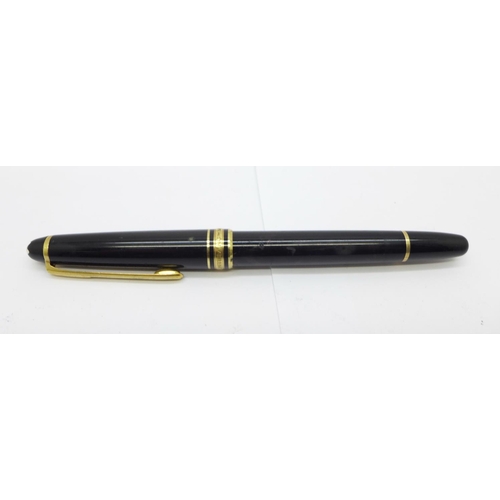 827 - A Montblanc Meisterstuck fountain pen, with 14ct gold nib