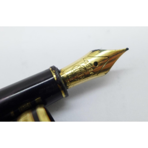 827 - A Montblanc Meisterstuck fountain pen, with 14ct gold nib