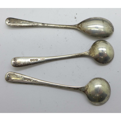 830 - A Victorian silver fork and spoon christening set, cased, and a set of three silver condiment spoons... 