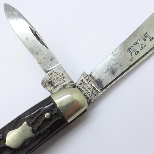 832 - Two I.XL pocket knives, George Wolstenholm, Sheffield, England