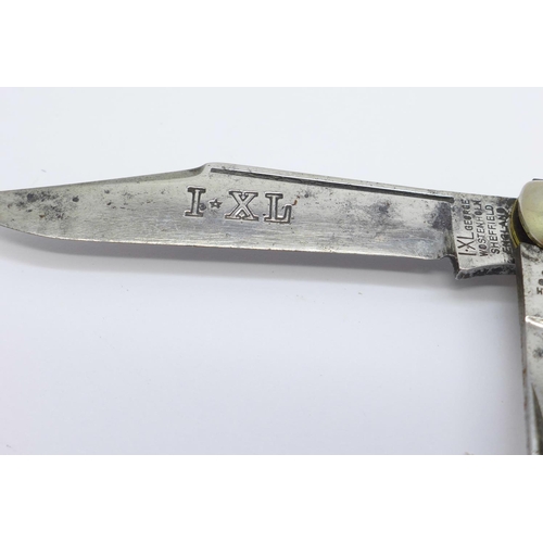 832 - Two I.XL pocket knives, George Wolstenholm, Sheffield, England