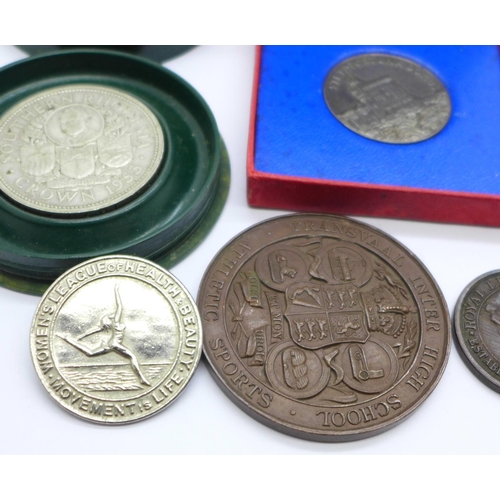 846 - A Rhodes centenary crown, case a/f, a 1935 commemorative, two medallions and a badge