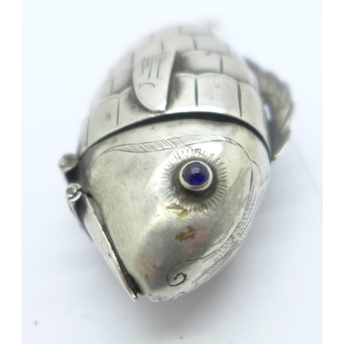 857 - An antique silver articulated fish spice box, with blue cabochon eyes, possibly Georgian, 73mm, mout... 