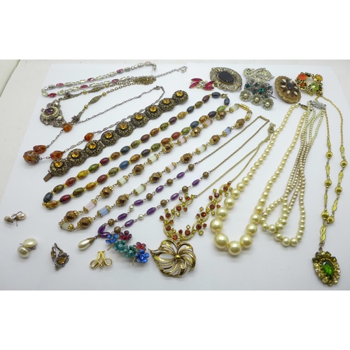 860 - A collection of vintage costume jewellery including filigree, diamante, agate, pearl necklaces, etc.