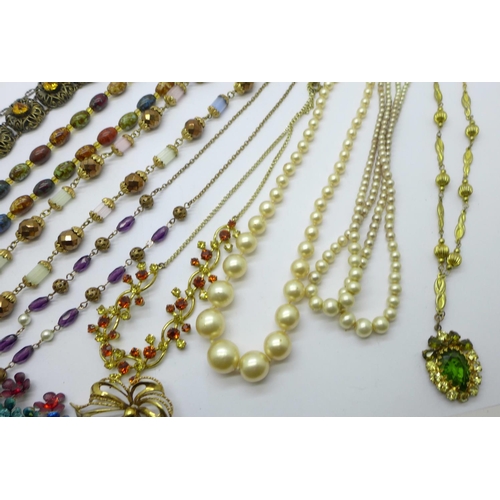 860 - A collection of vintage costume jewellery including filigree, diamante, agate, pearl necklaces, etc.