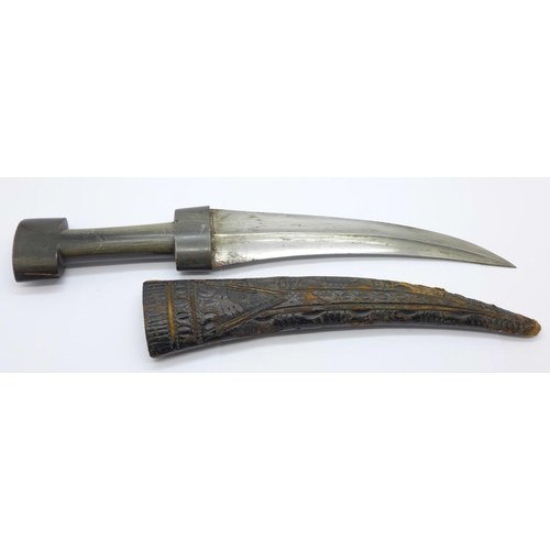 860b - An Indian jambiya dagger with scabbard, 38cm with scabbard