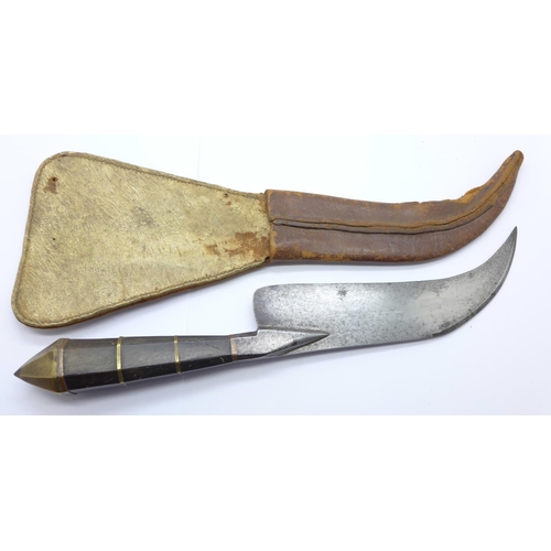 860c - A Chilean Corvo knife with leather scabbard, scabbard a/f