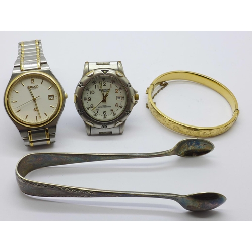 864 - A Seiko quartz wristwatch and a Sekonda quartz wristwatch, a rolled gold bangle and plated sugar bow... 