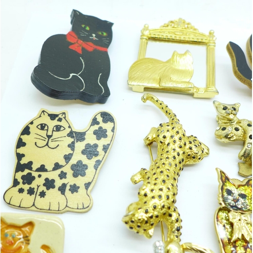 896 - Twenty-six feline brooches