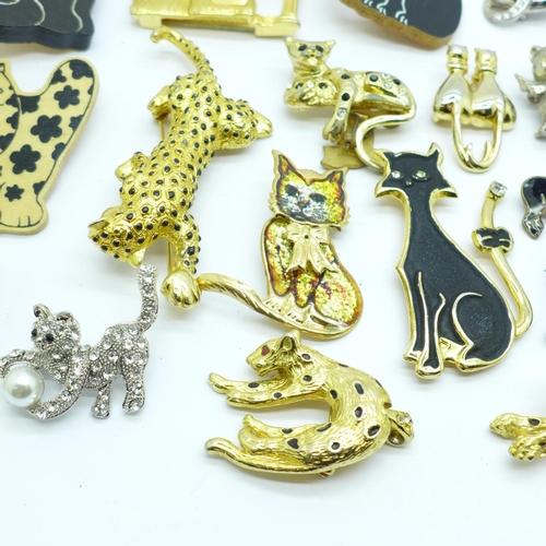 896 - Twenty-six feline brooches